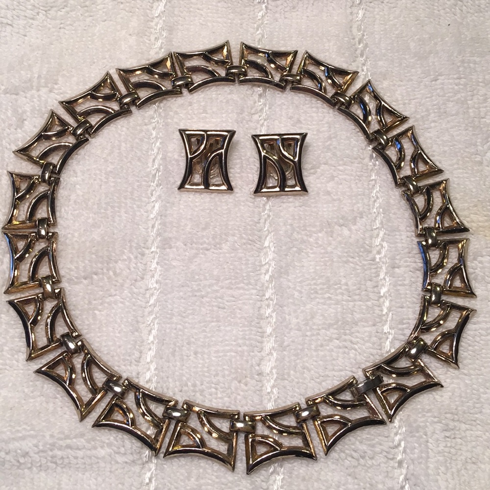 Extremely Rare Bel Geddes Necklace And Earrings